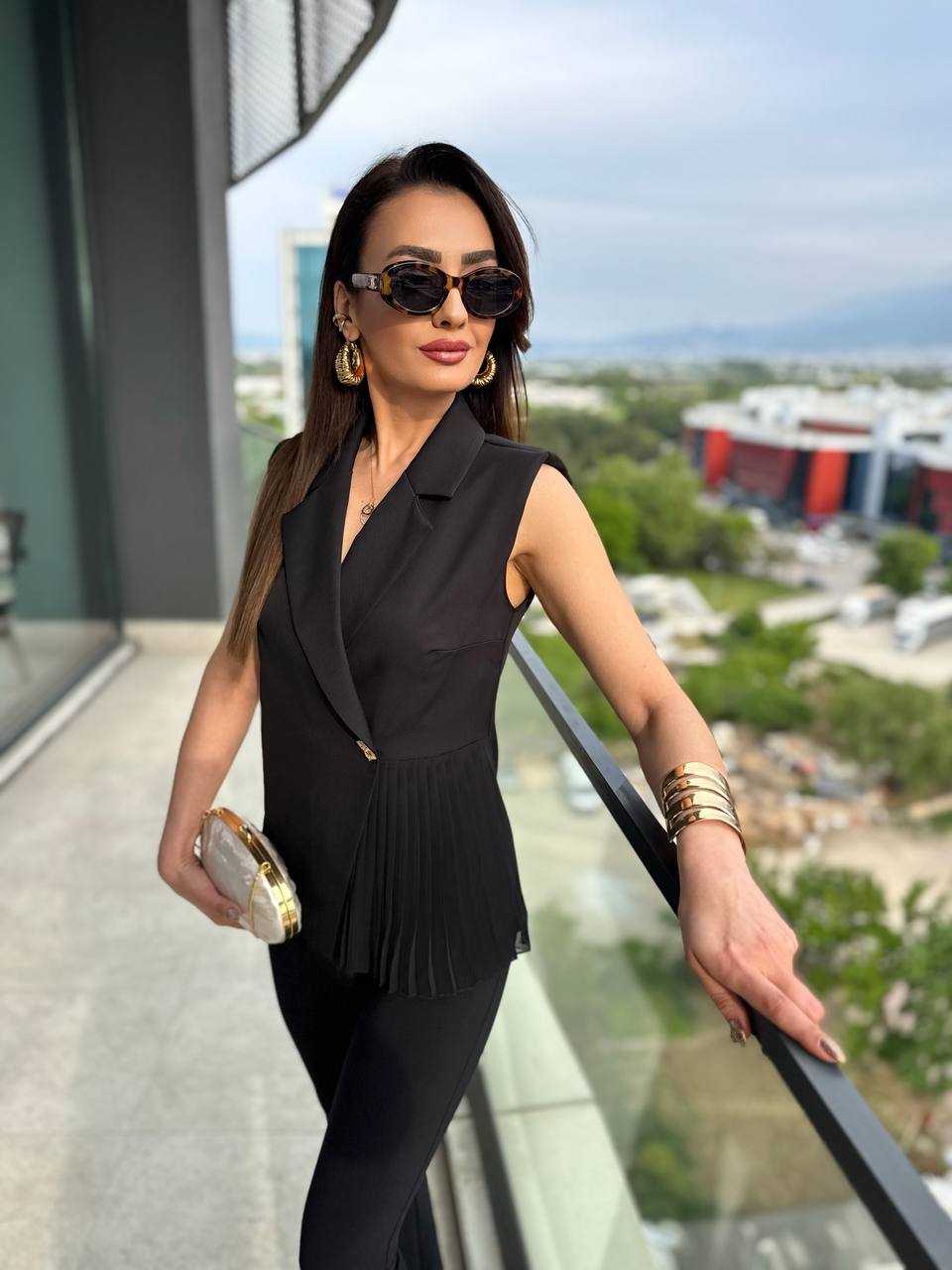 Siyah%20Tasarım%20Şifon%20Pilise%20Detaylı%20Bluz