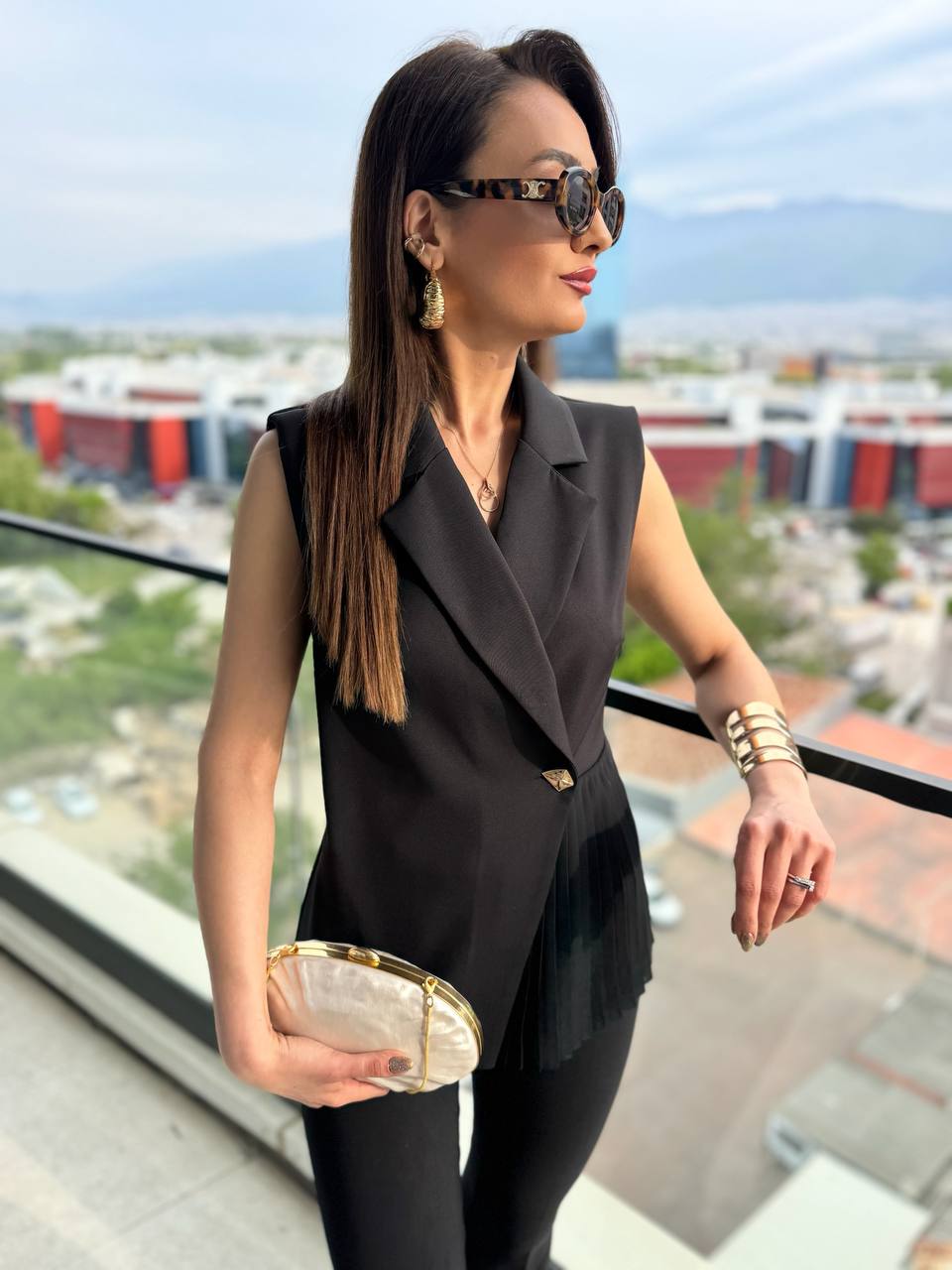 Siyah%20Tasarım%20Şifon%20Pilise%20Detaylı%20Bluz