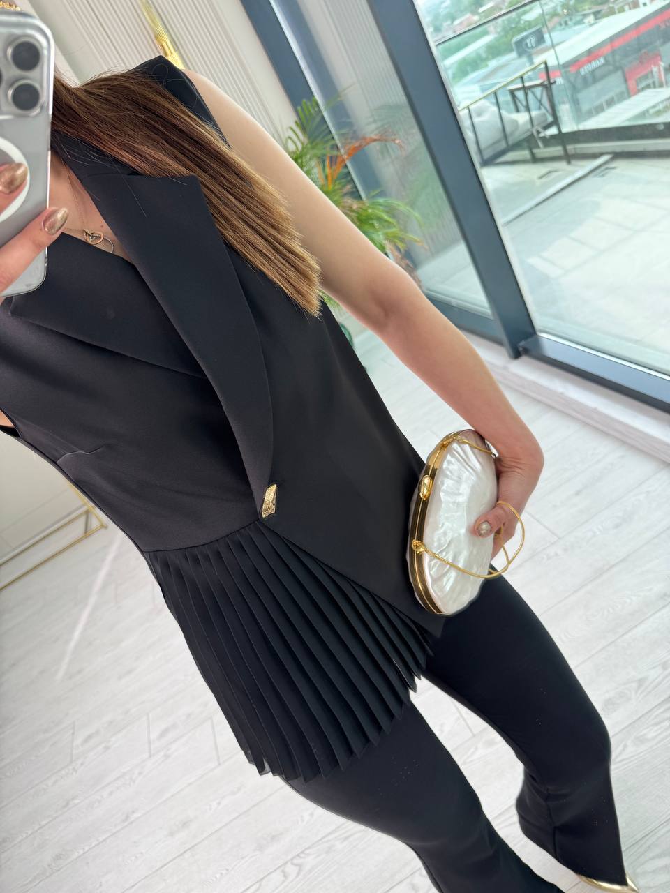 Siyah%20Tasarım%20Şifon%20Pilise%20Detaylı%20Bluz