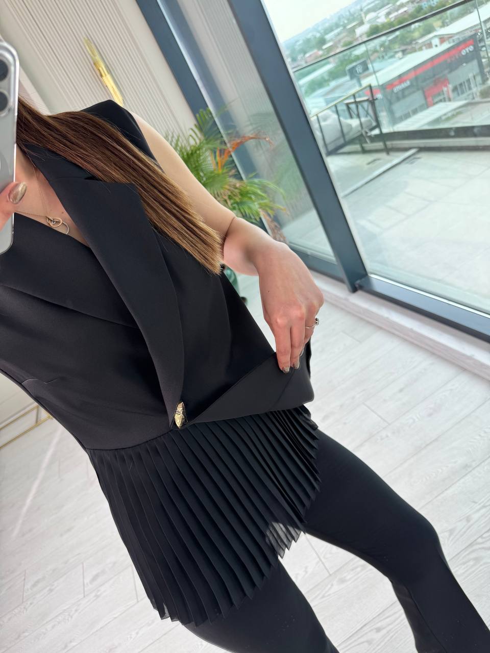 Siyah%20Tasarım%20Şifon%20Pilise%20Detaylı%20Bluz