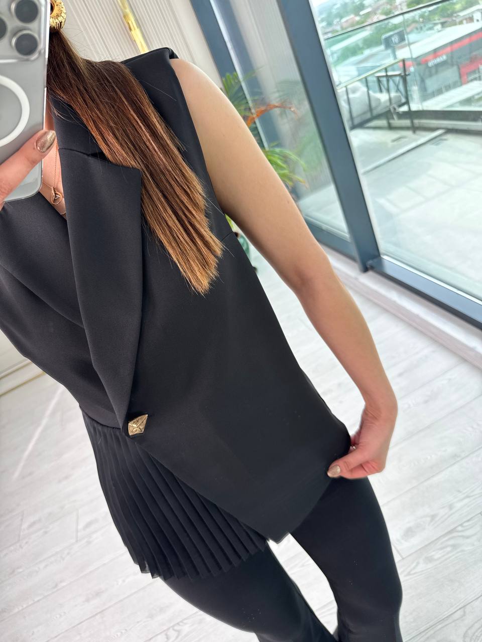 Siyah%20Tasarım%20Şifon%20Pilise%20Detaylı%20Bluz