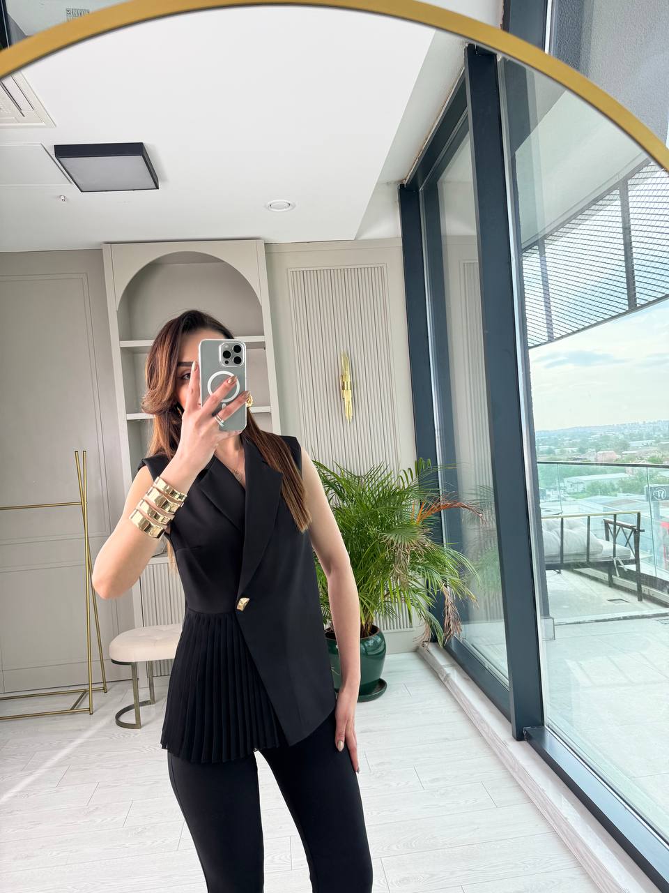 Siyah%20Tasarım%20Şifon%20Pilise%20Detaylı%20Bluz