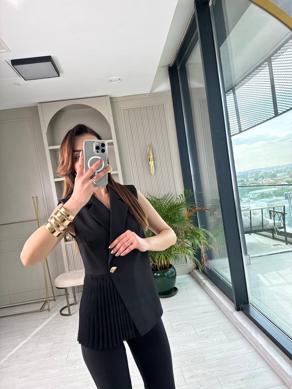 Siyah%20Tasarım%20Şifon%20Pilise%20Detaylı%20Bluz