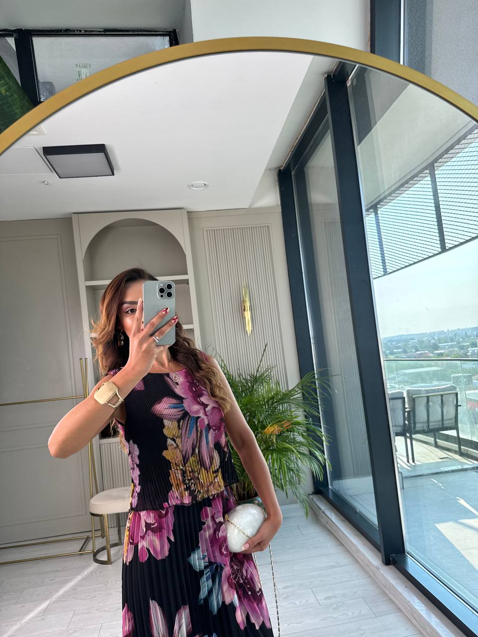 Siyah%20Çiçek%20Desenli%20Piliseli%20Astarlı%20Premium%20Şifon%20Kumaş%20Elbise