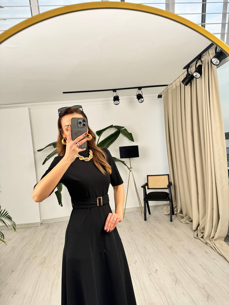 Siyah%20Kuşak%20Kemerli%20Dik%20Yaka%20Midi%20Boy%20Krep%20Kumaş%20Elbise