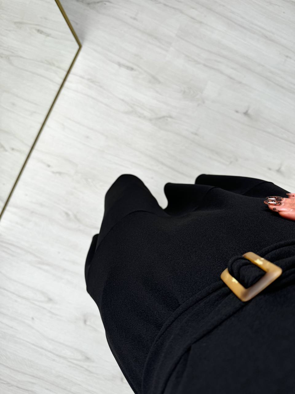 Siyah%20Kuşak%20Kemerli%20Dik%20Yaka%20Midi%20Boy%20Krep%20Kumaş%20Elbise