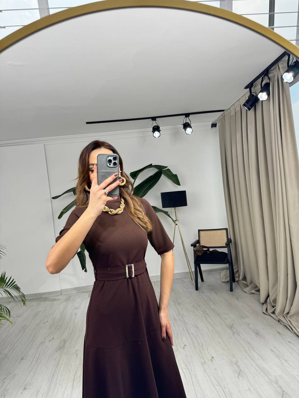 Kahverengi%20Kuşak%20Kemerli%20Dik%20Yaka%20Midi%20Boy%20Krep%20Kumaş%20Elbise