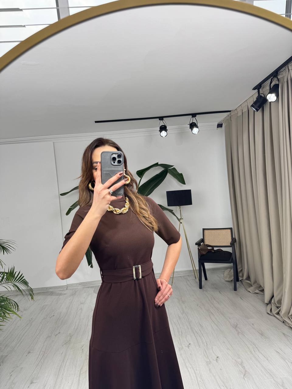 Kahverengi%20Kuşak%20Kemerli%20Dik%20Yaka%20Midi%20Boy%20Krep%20Kumaş%20Elbise
