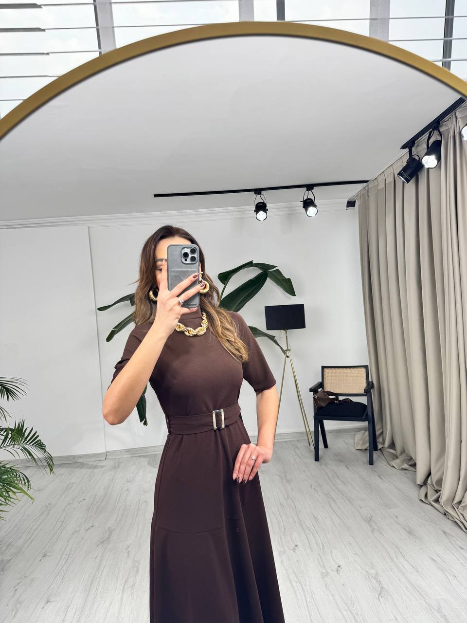 Kahverengi%20Kuşak%20Kemerli%20Dik%20Yaka%20Midi%20Boy%20Krep%20Kumaş%20Elbise