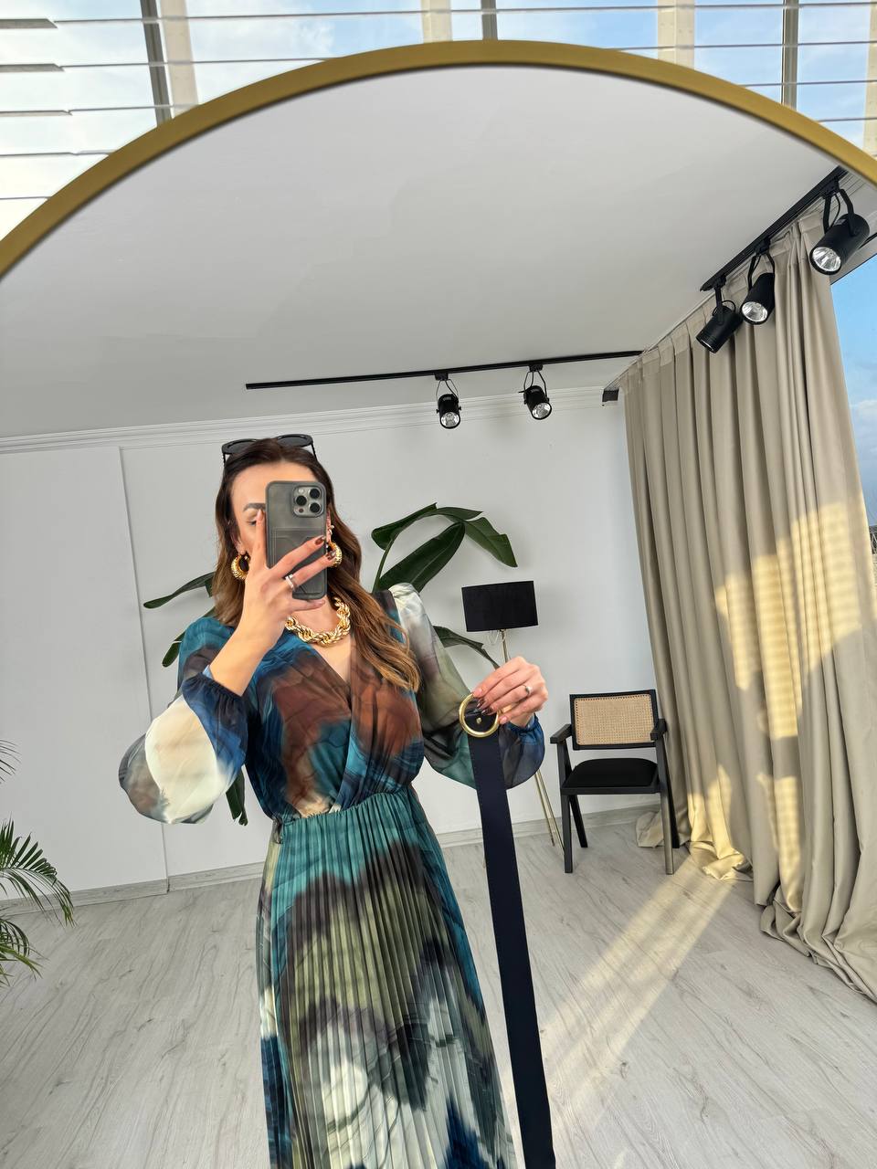 Lucy%20Şifon%20Piliseli%20Astarlı%20Mavi%20Kemerli%20Midi%20Boy%20Elbise