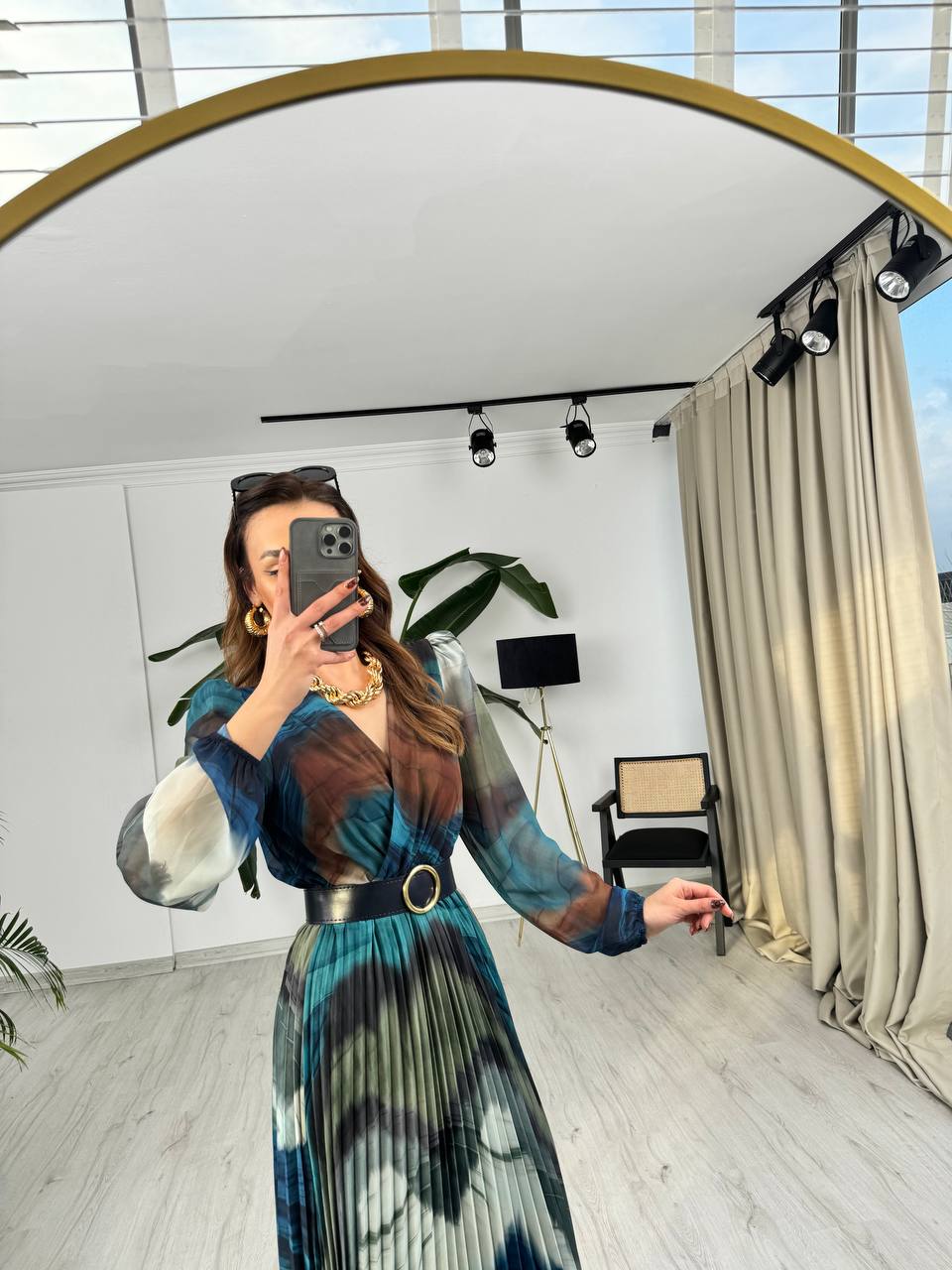 Lucy%20Şifon%20Piliseli%20Astarlı%20Mavi%20Kemerli%20Midi%20Boy%20Elbise