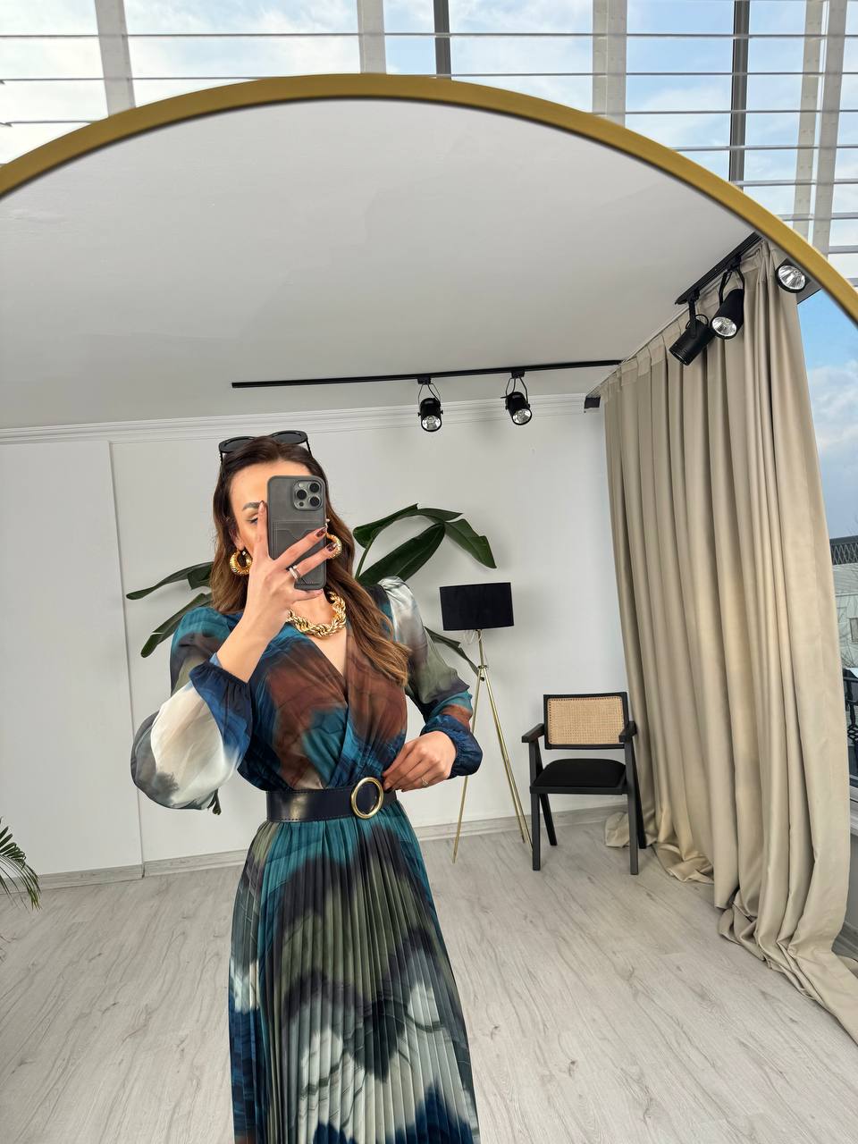 Lucy%20Şifon%20Piliseli%20Astarlı%20Mavi%20Kemerli%20Midi%20Boy%20Elbise