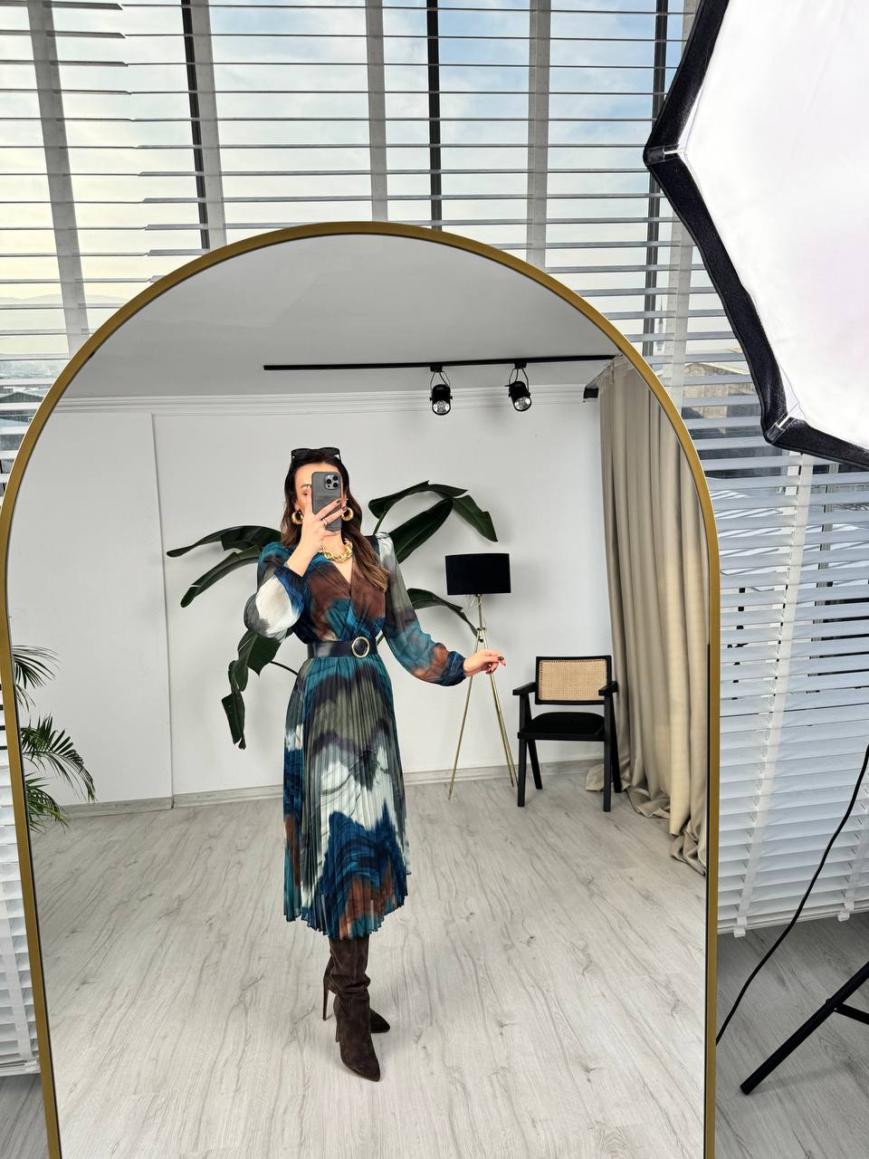 Lucy%20Şifon%20Piliseli%20Astarlı%20Mavi%20Kemerli%20Midi%20Boy%20Elbise