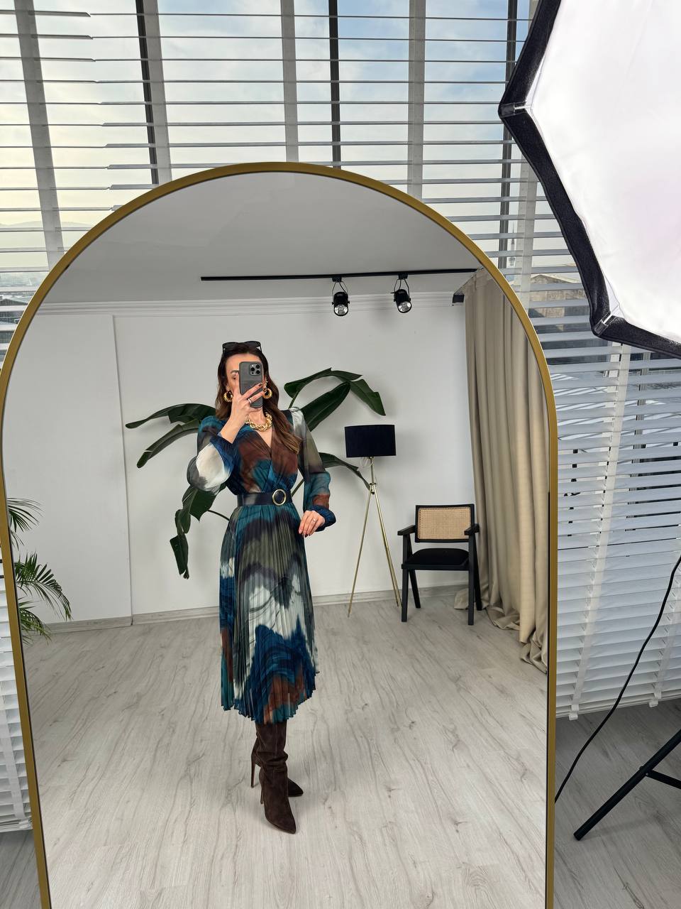 Lucy%20Şifon%20Piliseli%20Astarlı%20Mavi%20Kemerli%20Midi%20Boy%20Elbise