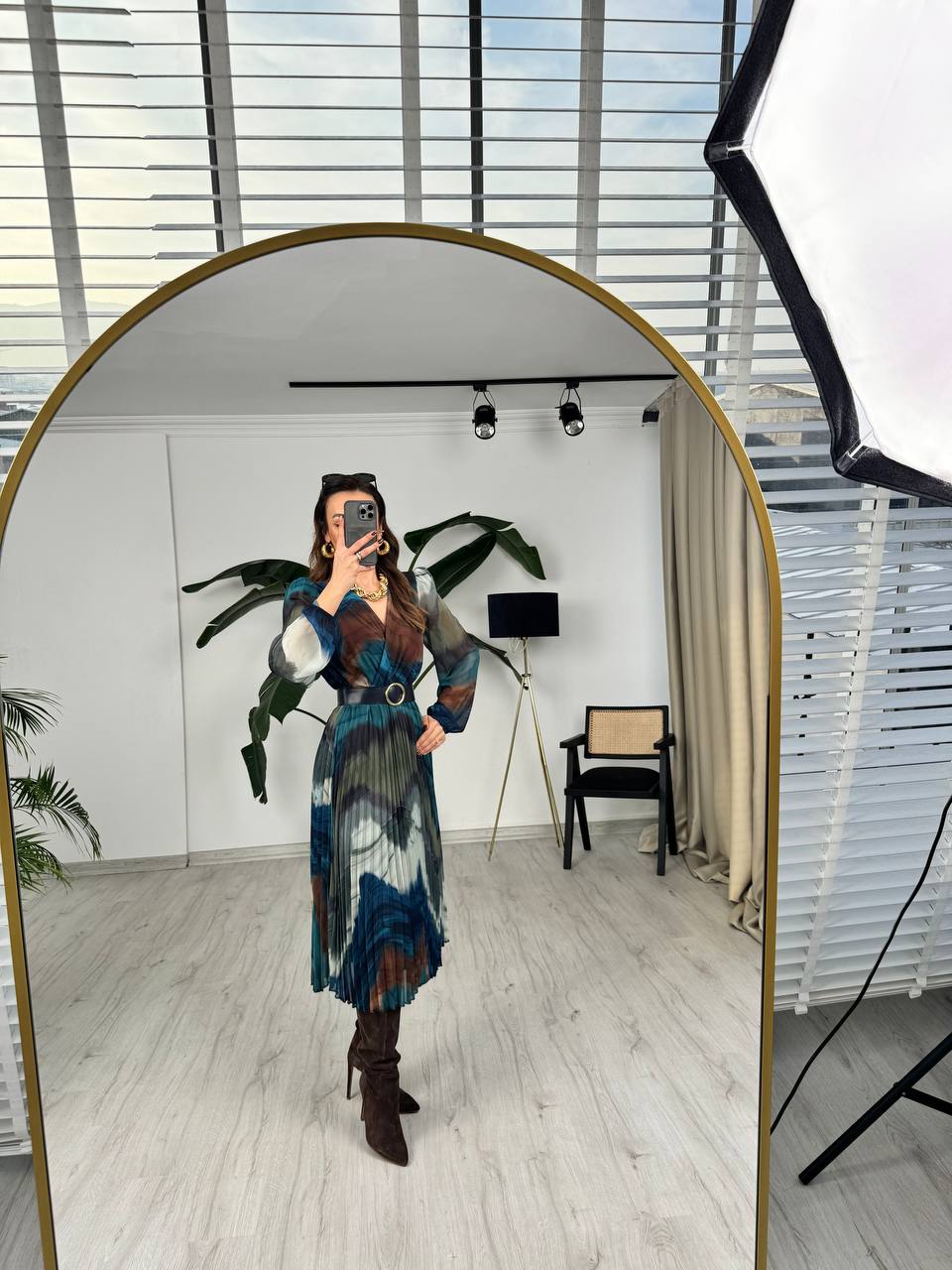 Lucy%20Şifon%20Piliseli%20Astarlı%20Mavi%20Kemerli%20Midi%20Boy%20Elbise