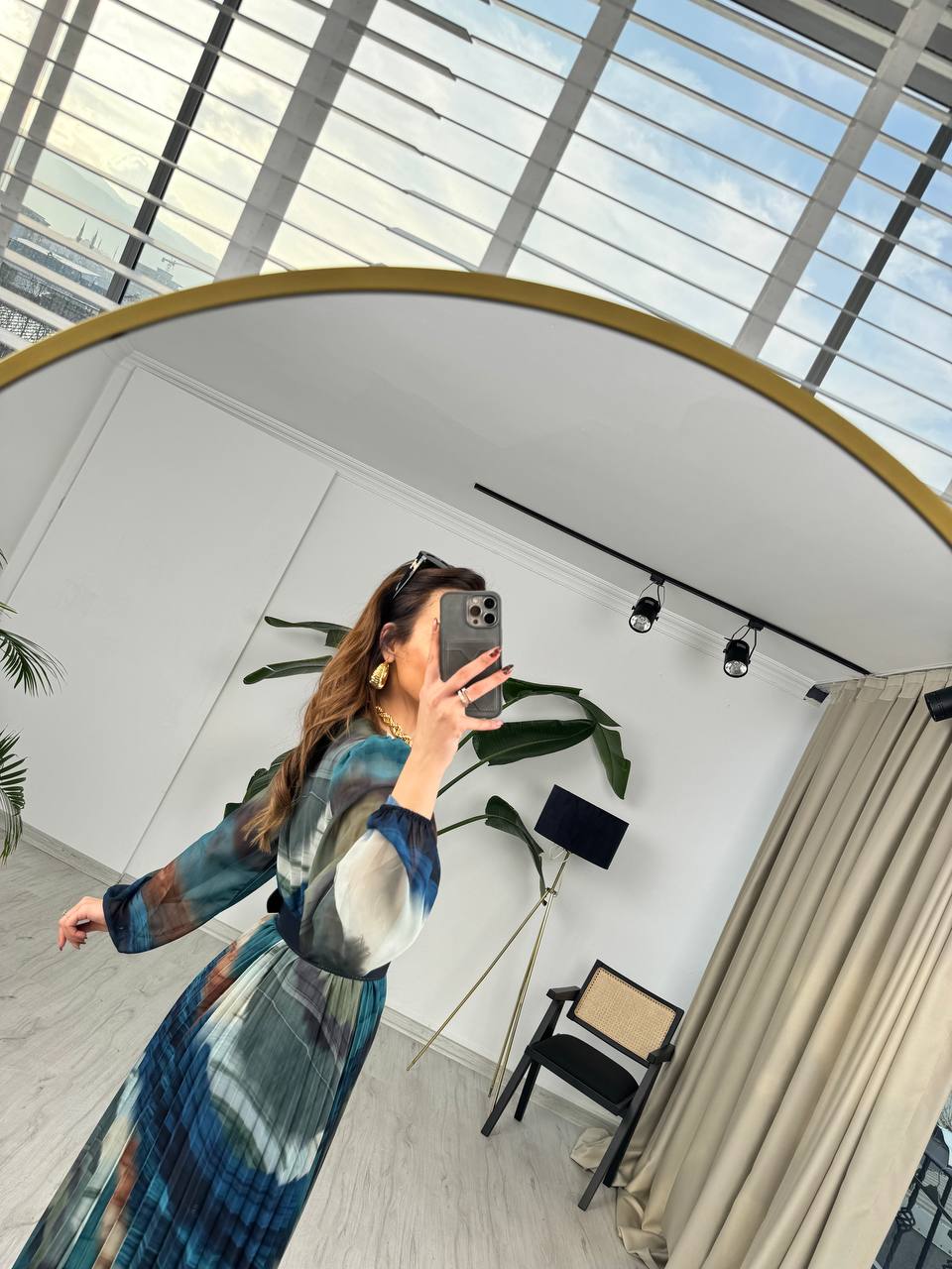 Lucy%20Şifon%20Piliseli%20Astarlı%20Mavi%20Kemerli%20Midi%20Boy%20Elbise