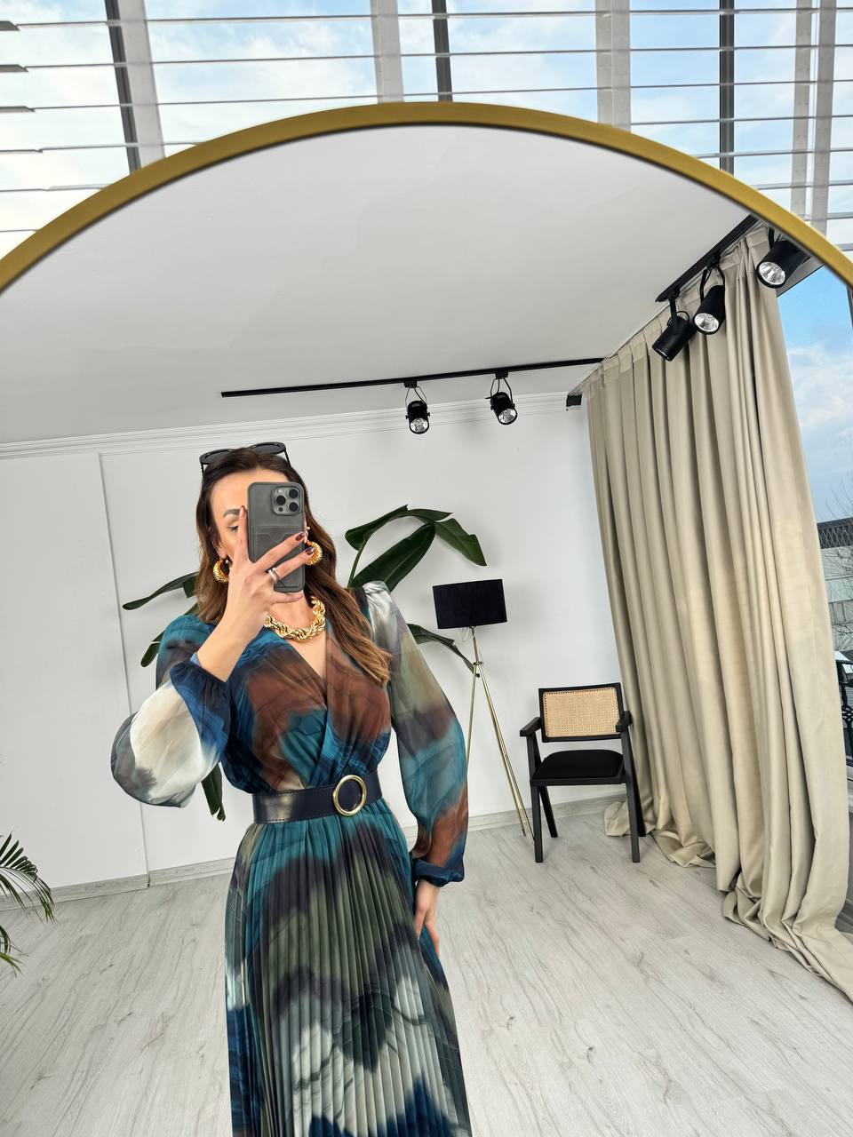 Lucy%20Şifon%20Piliseli%20Astarlı%20Mavi%20Kemerli%20Midi%20Boy%20Elbise