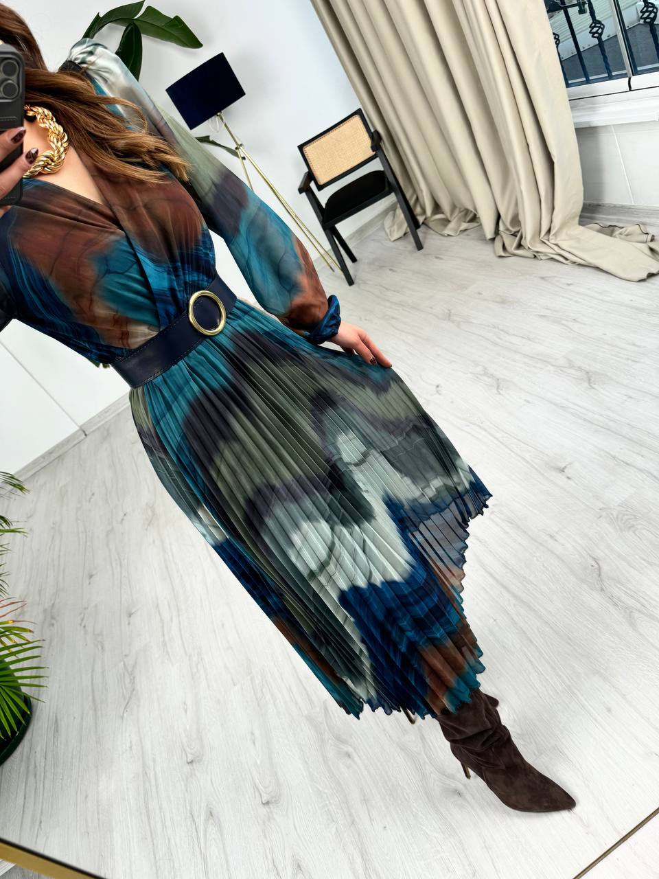 Lucy%20Şifon%20Piliseli%20Astarlı%20Mavi%20Kemerli%20Midi%20Boy%20Elbise