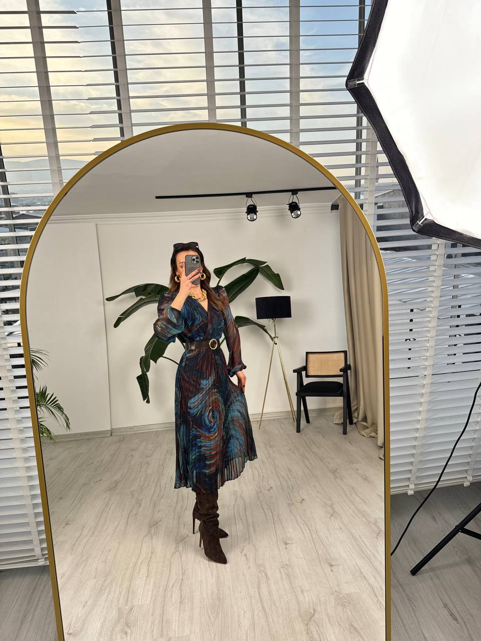 Lucy%20Şifon%20Piliseli%20Astarlı%20Kahverengi%20Kemerli%20Midi%20boy%20elbise