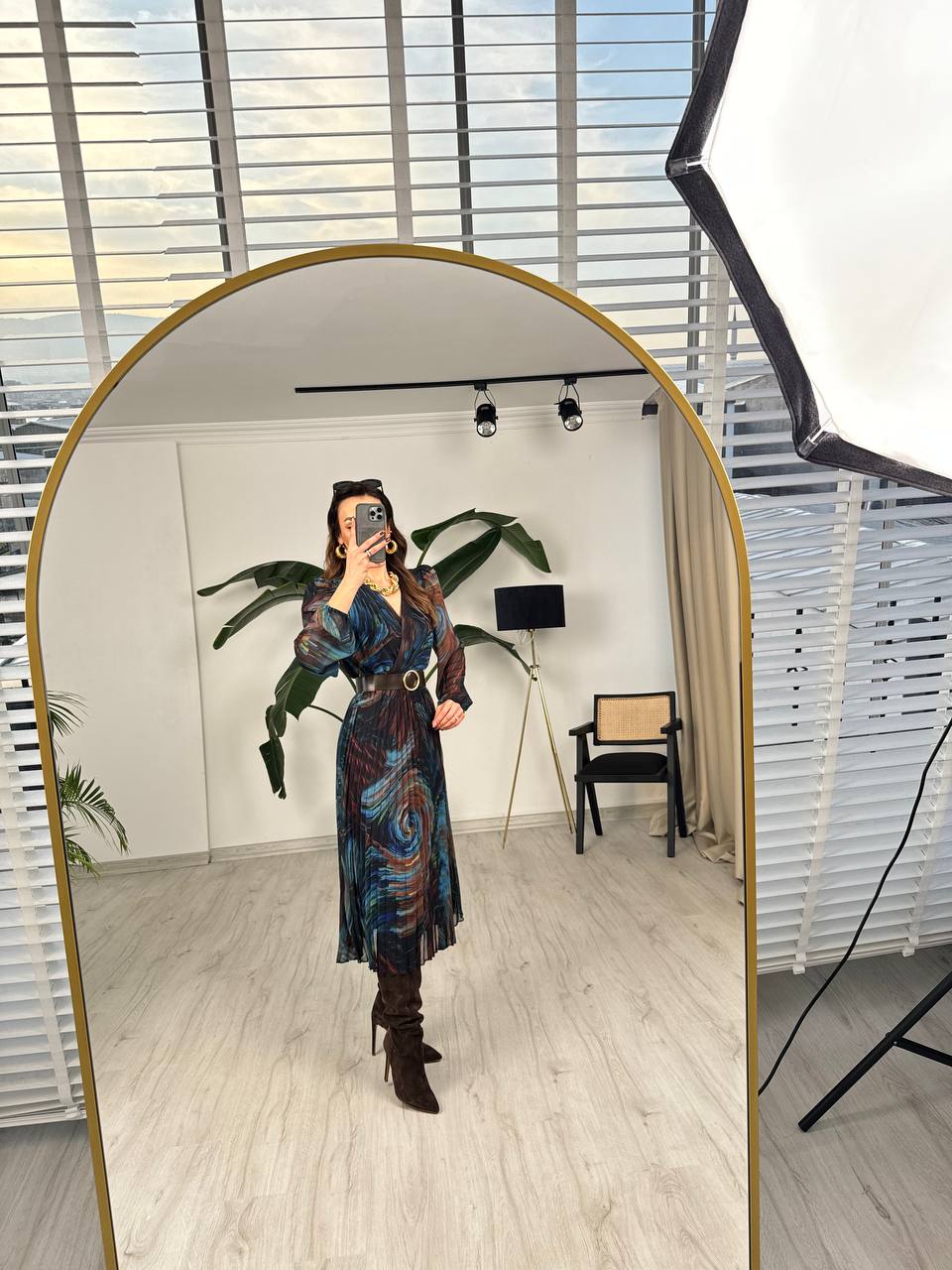 Lucy%20Şifon%20Piliseli%20Astarlı%20Kahverengi%20Kemerli%20Midi%20boy%20elbise