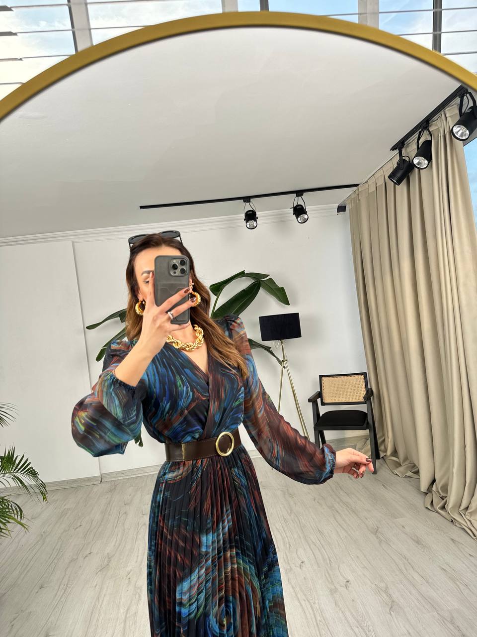 Lucy%20Şifon%20Piliseli%20Astarlı%20Kahverengi%20Kemerli%20Midi%20boy%20elbise