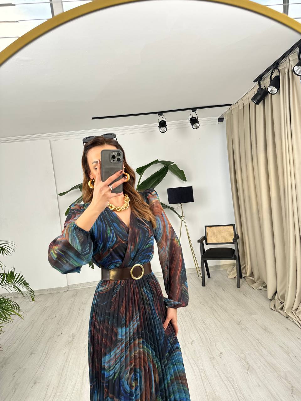 Lucy%20Şifon%20Piliseli%20Astarlı%20Kahverengi%20Kemerli%20Midi%20boy%20elbise