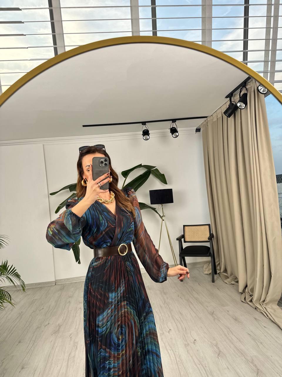 Lucy%20Şifon%20Piliseli%20Astarlı%20Kahverengi%20Kemerli%20Midi%20boy%20elbise