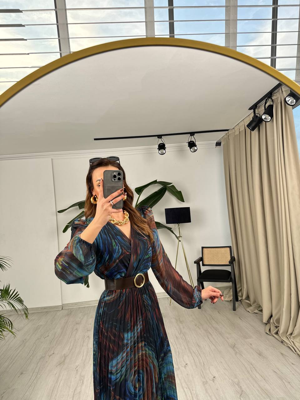 Lucy%20Şifon%20Piliseli%20Astarlı%20Kahverengi%20Kemerli%20Midi%20boy%20elbise