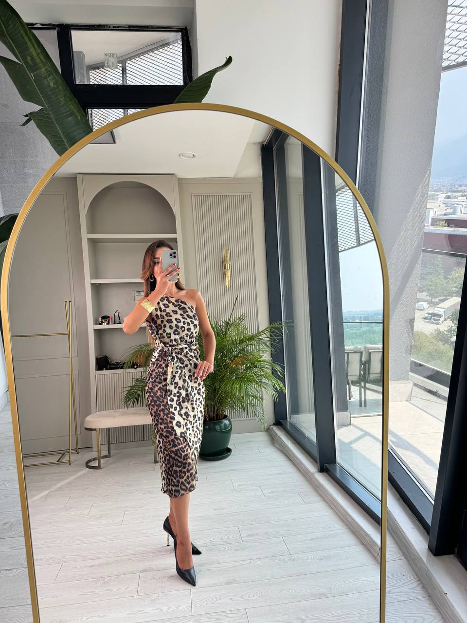 Leopar%20Desenli%20Tek%20Kol%20Saten%20Tasarım%20Maria%20Elbise