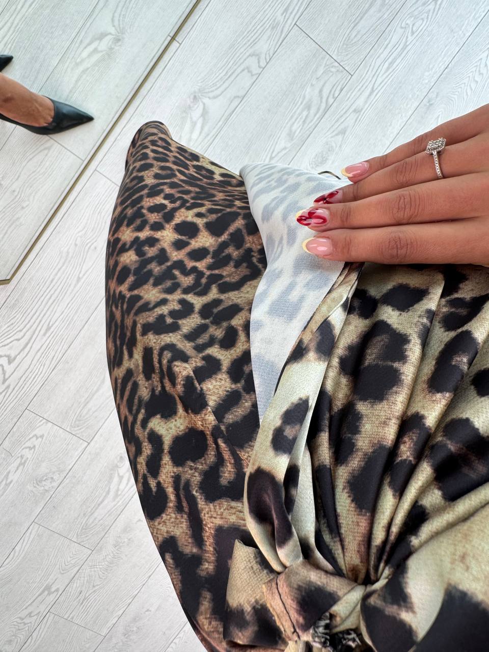 Leopar%20Desenli%20Tek%20Kol%20Saten%20Tasarım%20Maria%20Elbise