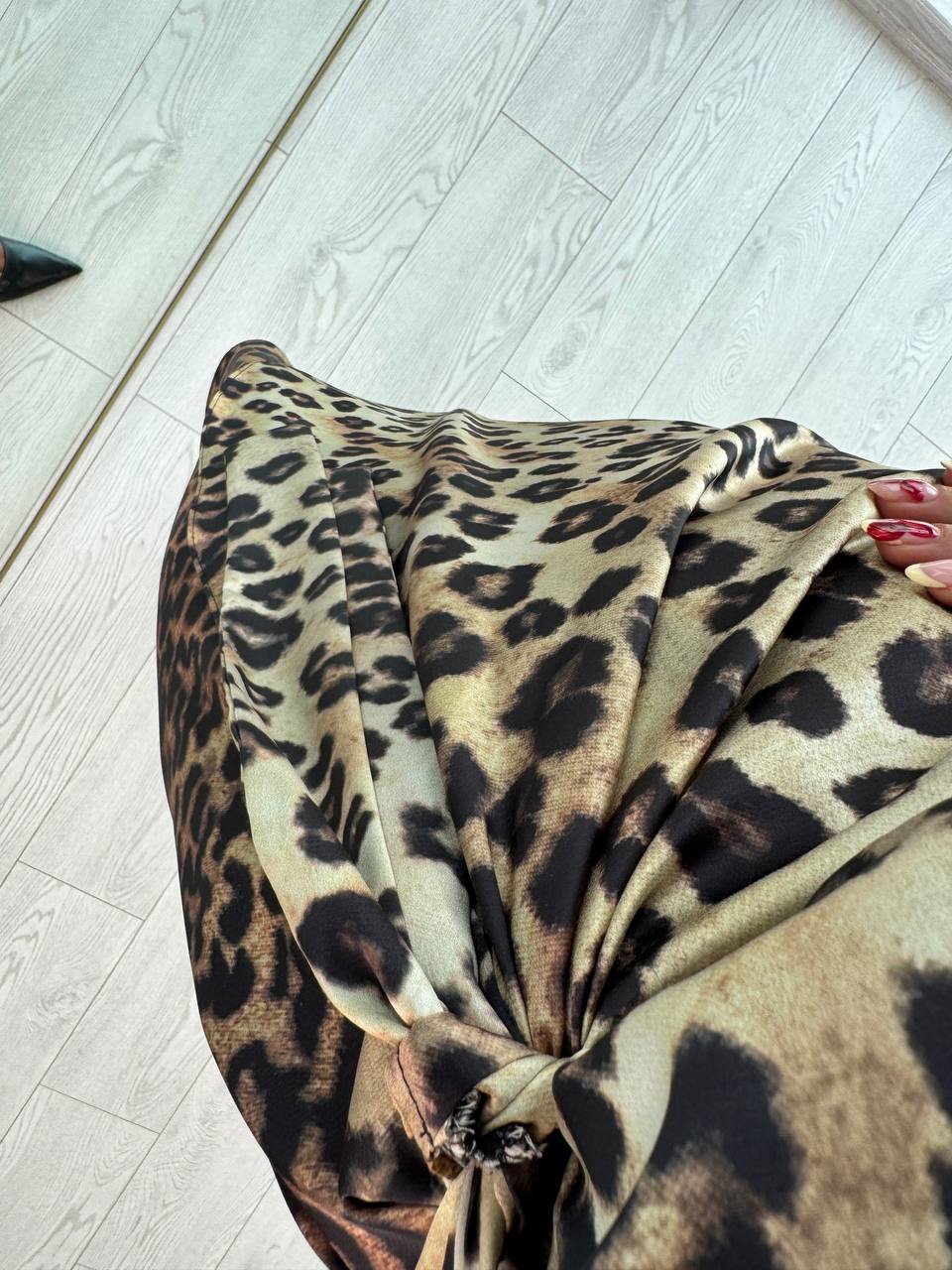 Leopar%20Desenli%20Tek%20Kol%20Saten%20Tasarım%20Maria%20Elbise