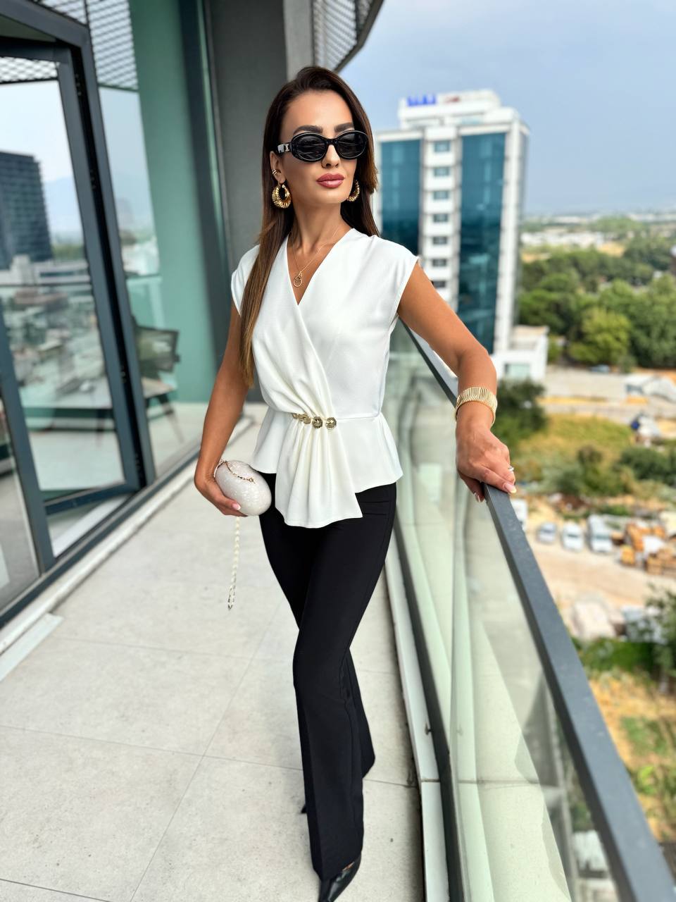 Tasarım%20Ekru%20Bel%20Detaylı%20Double%20Krep%20Kumaş%20Bluz