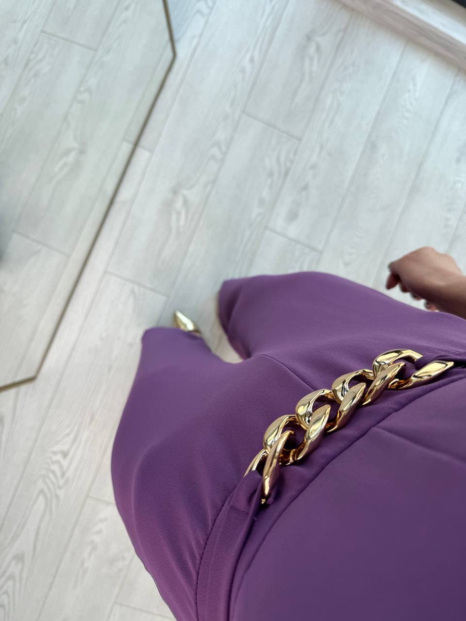Mor%20Bel%20Zincir%20Detaylı%20İpekli%20Krep%20Kumaş%20Tulum