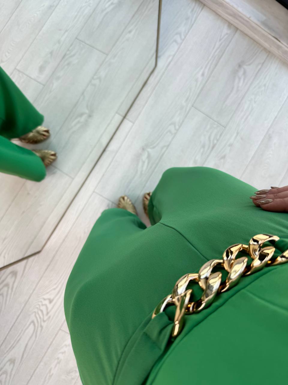 Benetton%20Yeşil%20Bel%20Zincir%20Detaylı%20İpekli%20Krep%20Kumaş%20Tulum