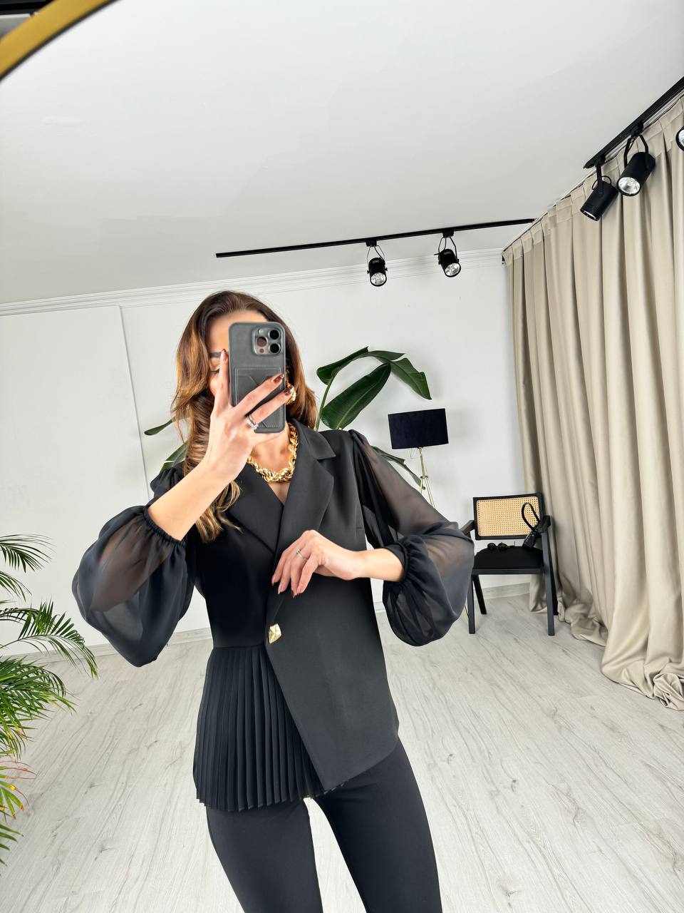 Tasarım%20Siyah%20Pilise%20Detay%20Atlas%20Kumaş%20Bluz