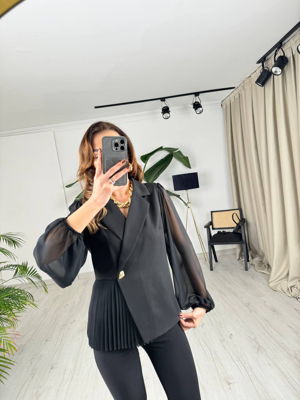 Tasarım%20Siyah%20Pilise%20Detay%20Atlas%20Kumaş%20Bluz