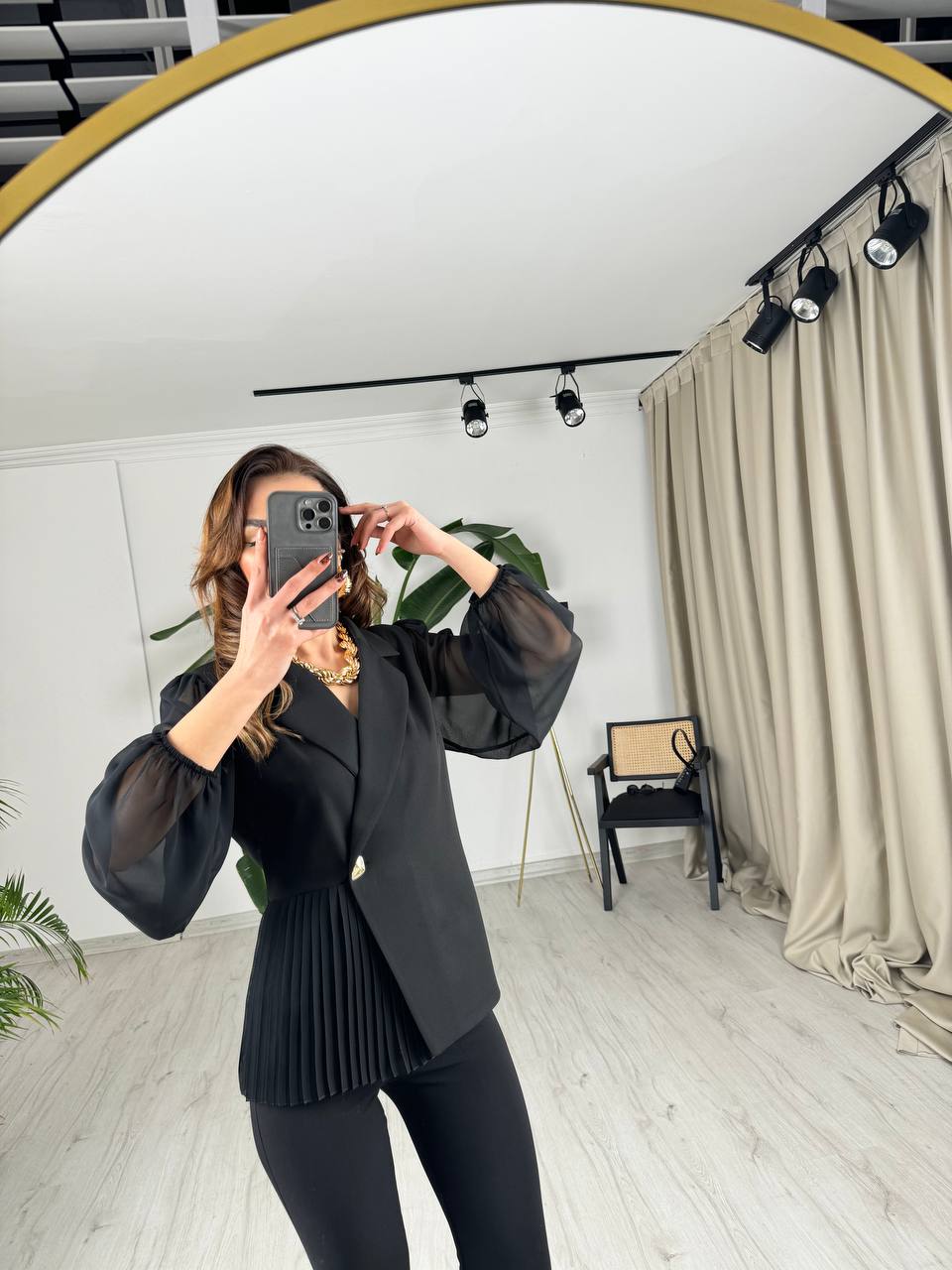 Tasarım%20Siyah%20Pilise%20Detay%20Atlas%20Kumaş%20Bluz