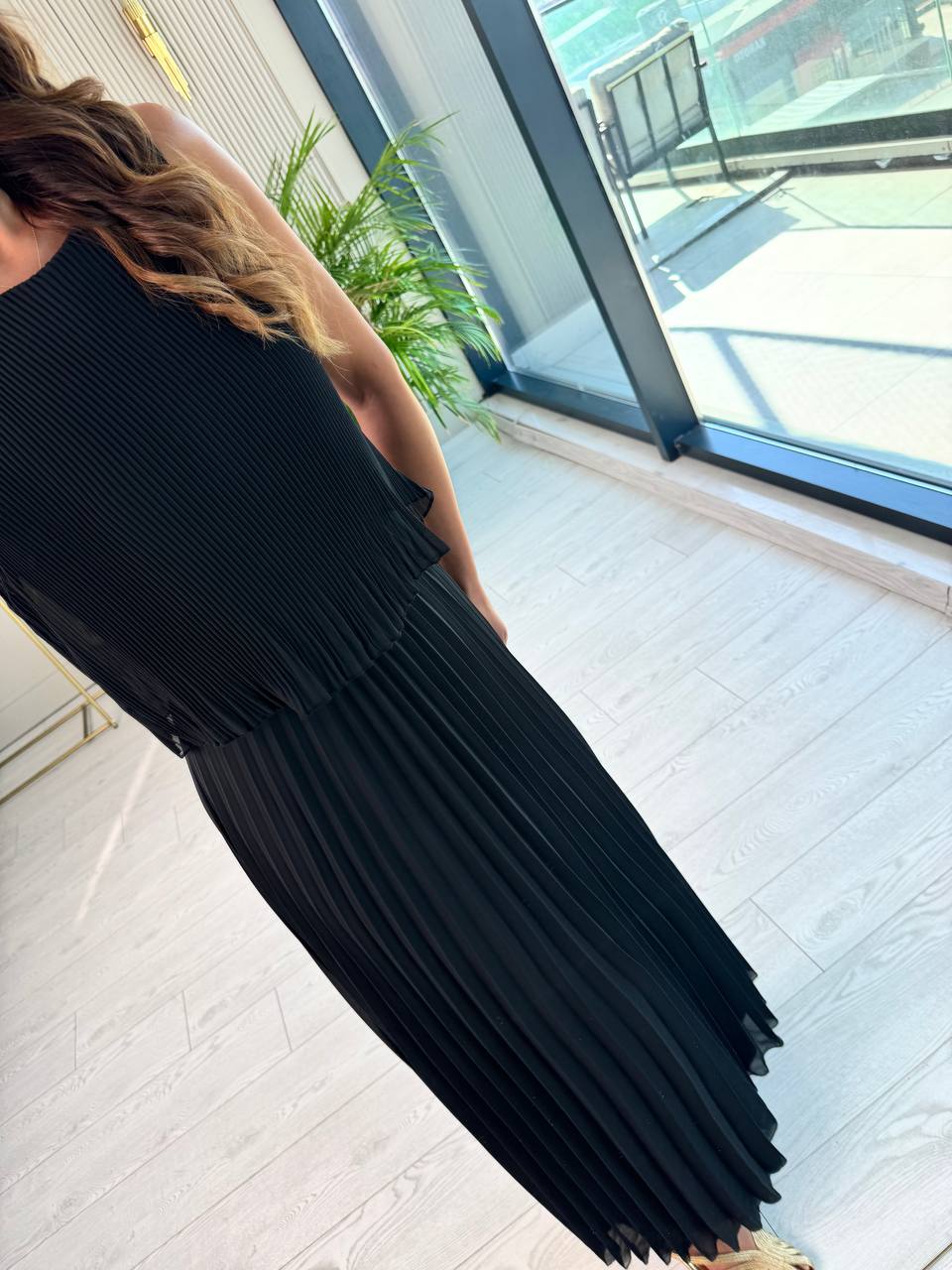Siyah%20Piliseli%20Astarlı%20Premium%20Şifon%20Kumaş%20Elbise