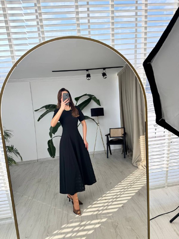 Siyah%20Zara%20Model%20Vatkalı%20Atlas%20Kumaş%20Midi%20Boy%20Elbise