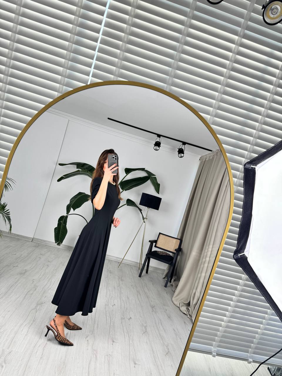 Siyah%20Zara%20Model%20Vatkalı%20Atlas%20Kumaş%20Midi%20Boy%20Elbise