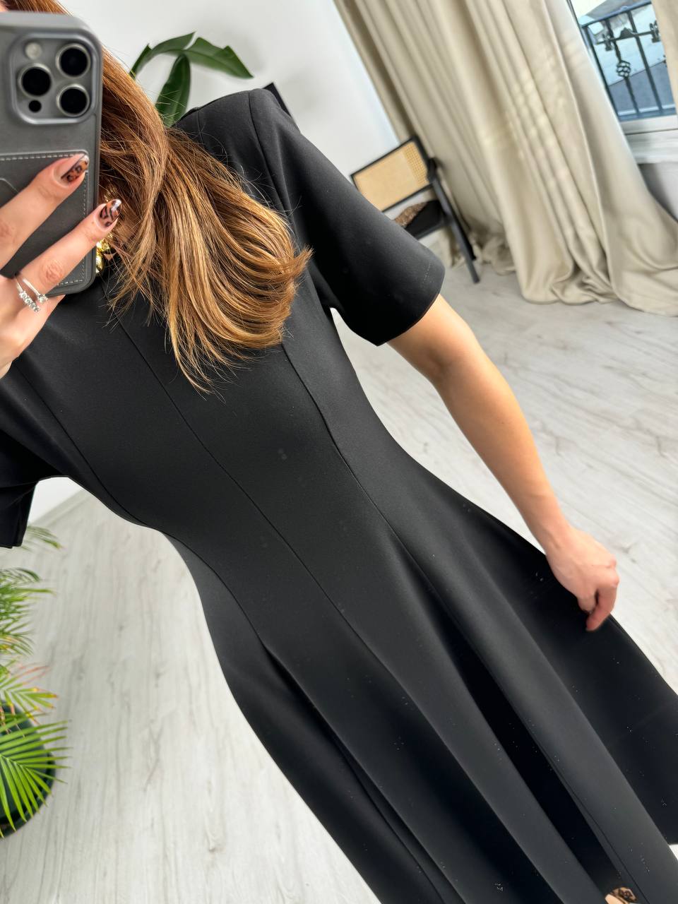 Siyah%20Zara%20Model%20Vatkalı%20Atlas%20Kumaş%20Midi%20Boy%20Elbise