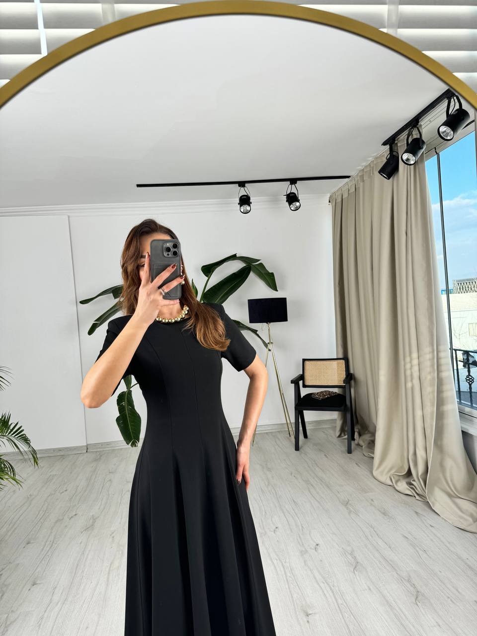 Siyah%20Zara%20Model%20Vatkalı%20Atlas%20Kumaş%20Midi%20Boy%20Elbise