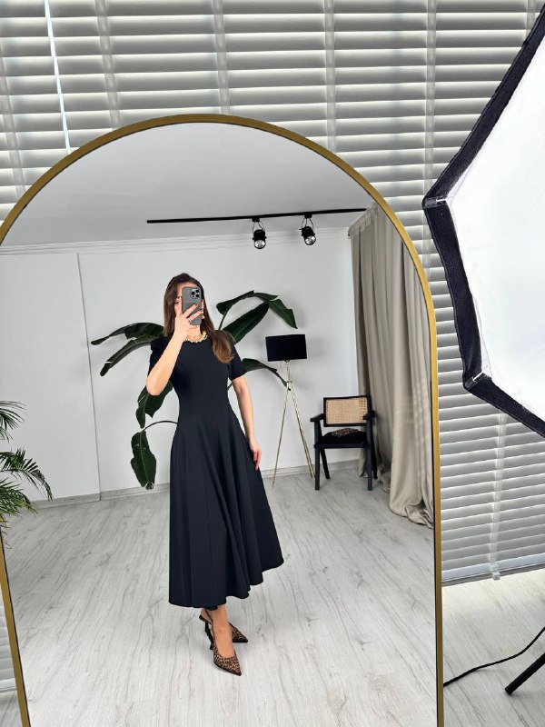 Siyah%20Zara%20Model%20Vatkalı%20Atlas%20Kumaş%20Midi%20Boy%20Elbise