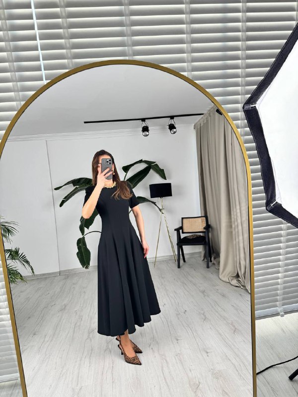 Siyah%20Zara%20Model%20Vatkalı%20Atlas%20Kumaş%20Midi%20Boy%20Elbise