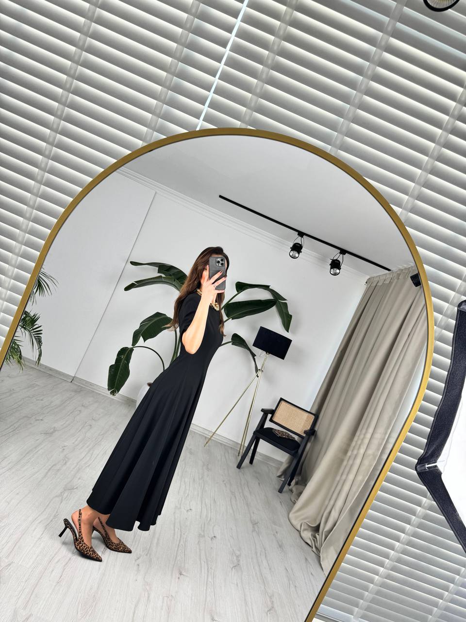 Siyah%20Zara%20Model%20Vatkalı%20Atlas%20Kumaş%20Midi%20Boy%20Elbise