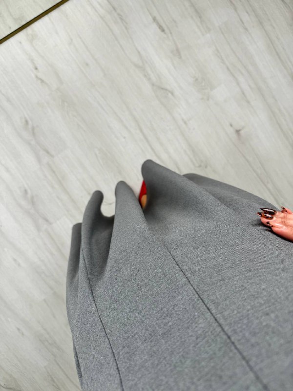 Gri%20Zara%20Model%20Vatkalı%20Atlas%20Kumaş%20Midi%20Boy%20Elbise