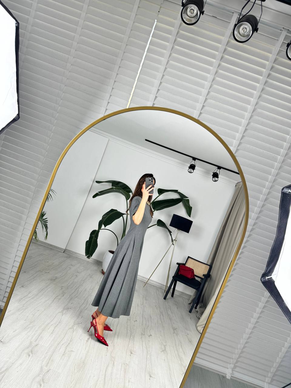 Gri%20Zara%20Model%20Vatkalı%20Atlas%20Kumaş%20Midi%20Boy%20Elbise
