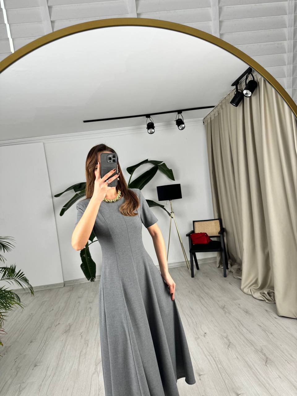 Gri%20Zara%20Model%20Vatkalı%20Atlas%20Kumaş%20Midi%20Boy%20Elbise
