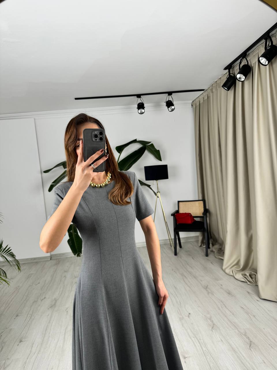 Gri%20Zara%20Model%20Vatkalı%20Atlas%20Kumaş%20Midi%20Boy%20Elbise