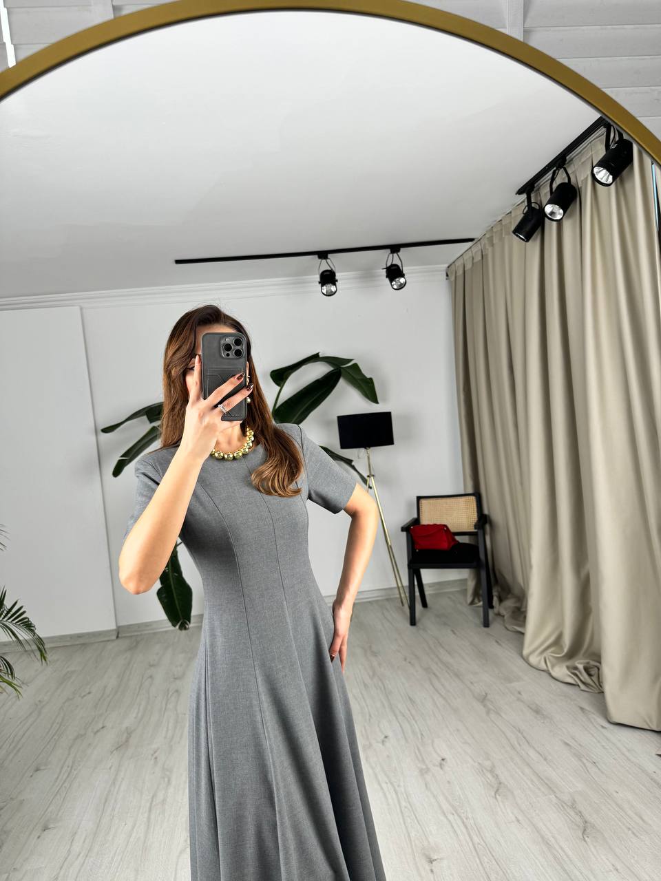 Gri%20Zara%20Model%20Vatkalı%20Atlas%20Kumaş%20Midi%20Boy%20Elbise